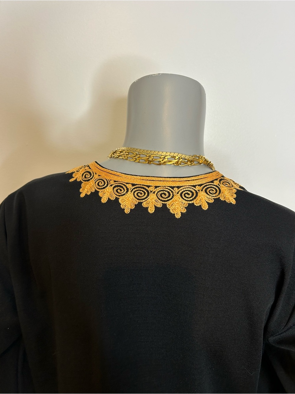 Elegant and authentic Caftan in black with orange trim❤️Never used - Picture 13 of 15